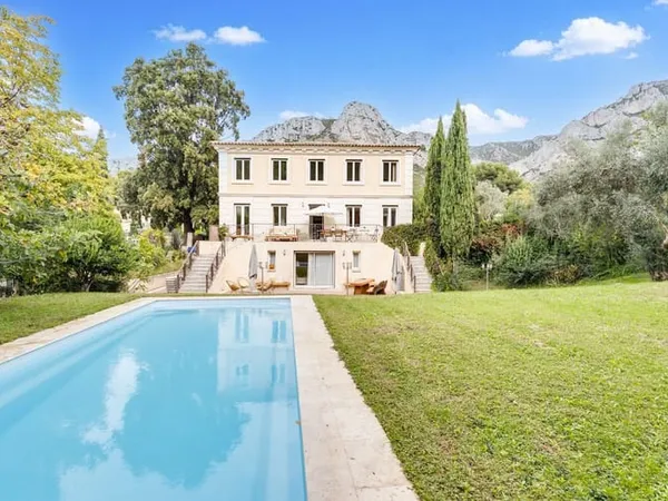 Maison 5 pièces 314 m²