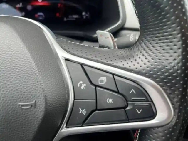 Renault Captur tce 160 edc - 21 — photo 16