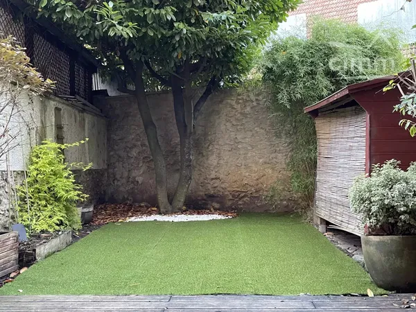 Charme et calme pour ce T2 avec jardin privatif au coeur du quartier Saint Louis