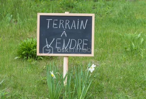 Terrain à vendre en plein coeur de Dagneux!