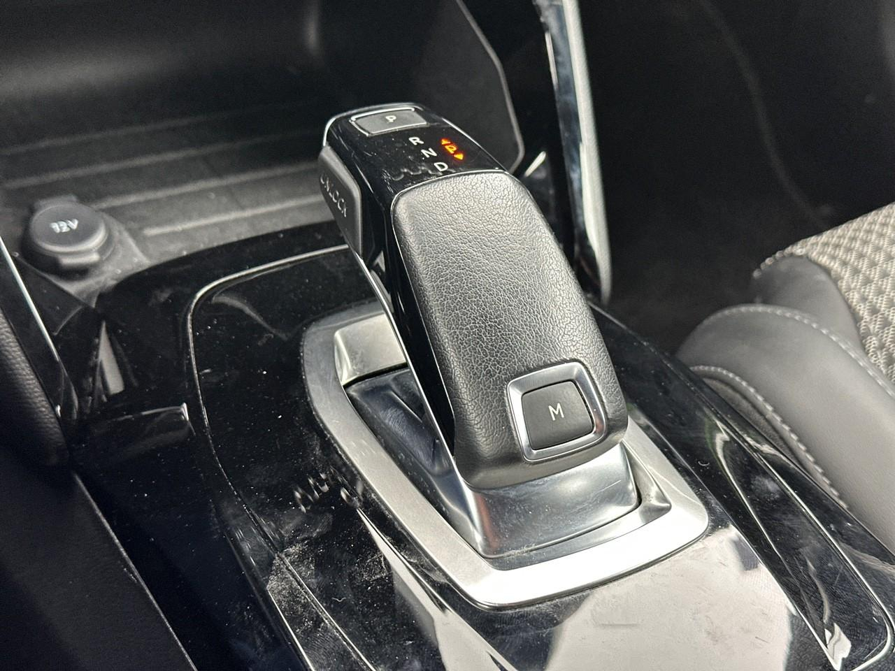 Peugeot 2008 puretech 130 s&s eat8 gt — photo 31