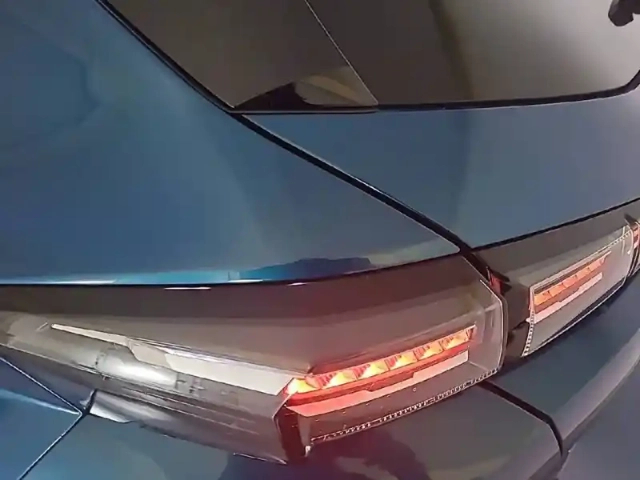 Peugeot 308 hybrid 145 e-dcs6 — photo 37
