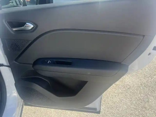 Renault Captur tce 90 — photo 18
