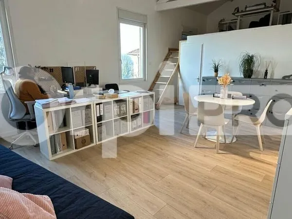 Bureaux 94 m²