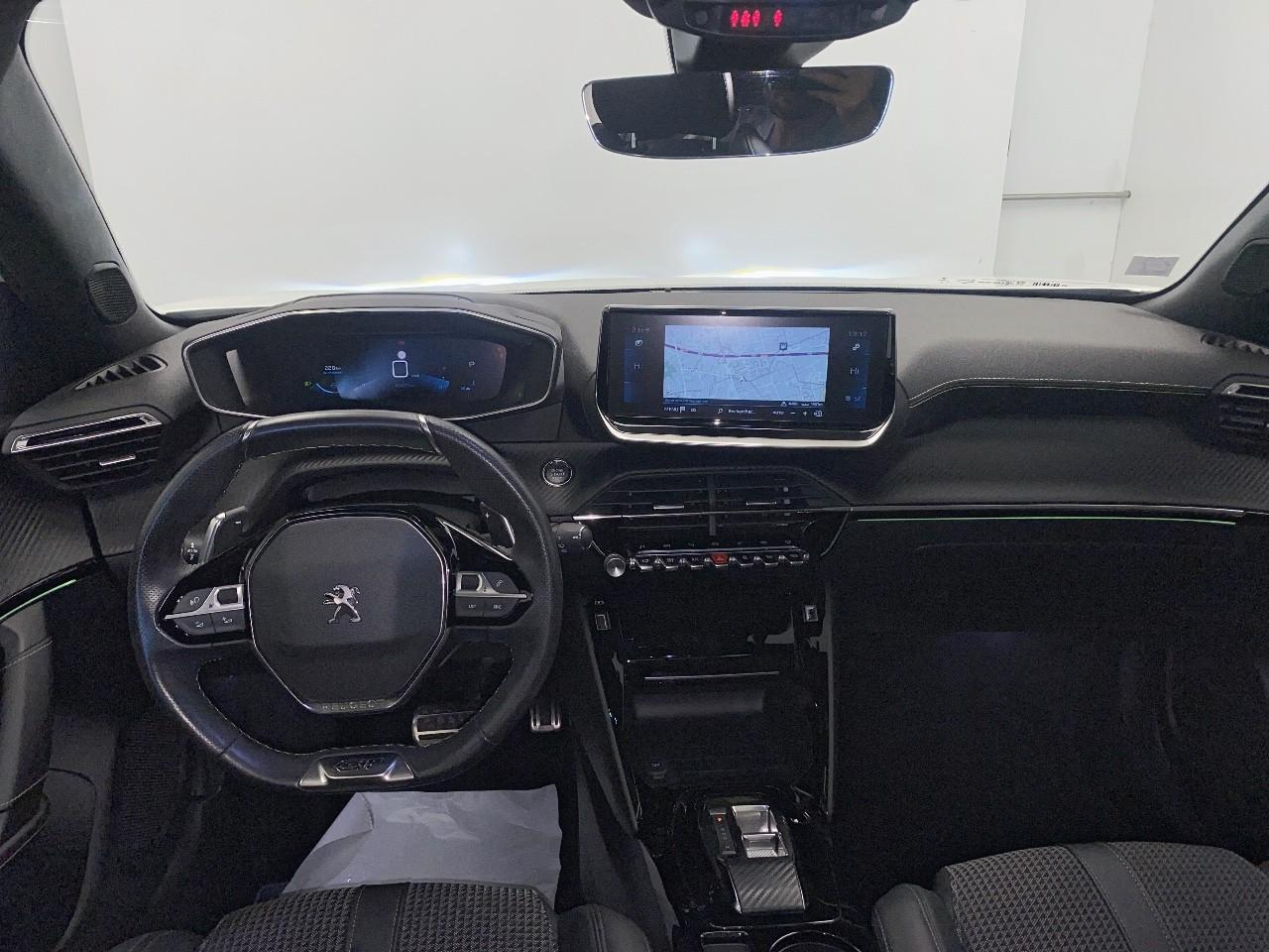 Peugeot 2008 puretech 130 s&s eat8 gt — photo 8
