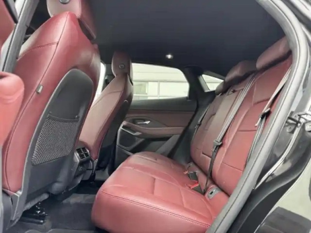 Jaguar E-Pace p300e phev 309ch r-dynamic s — photo 11