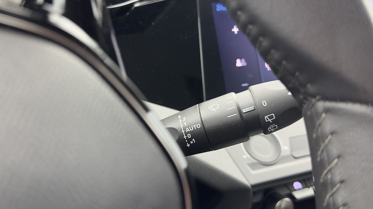 Peugeot 308 SW PHEV 180 e-EAT8 — photo 18