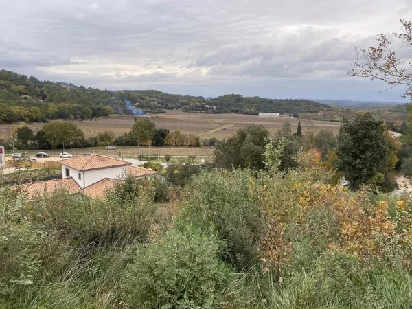 Terrain constructible - FLASSANS-SUR-ISSOLE