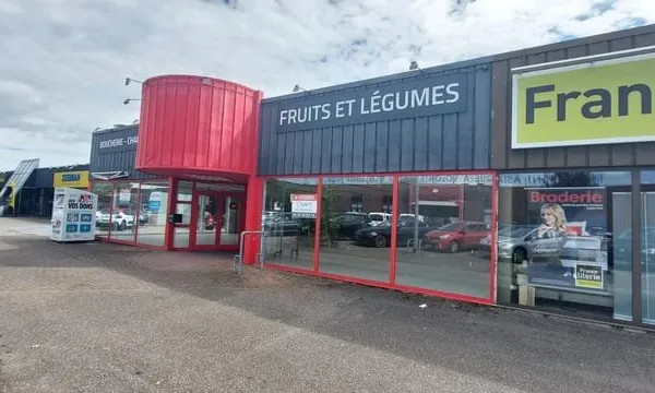Beau local de 440 m² en zone commerciale à Mutzig