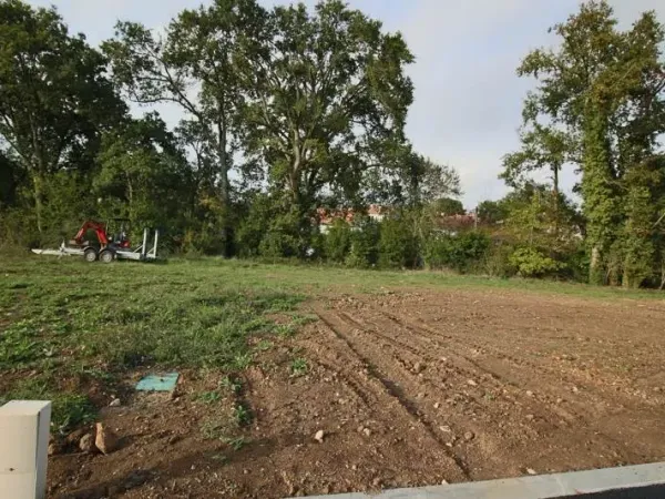 Terrain 593 m²
