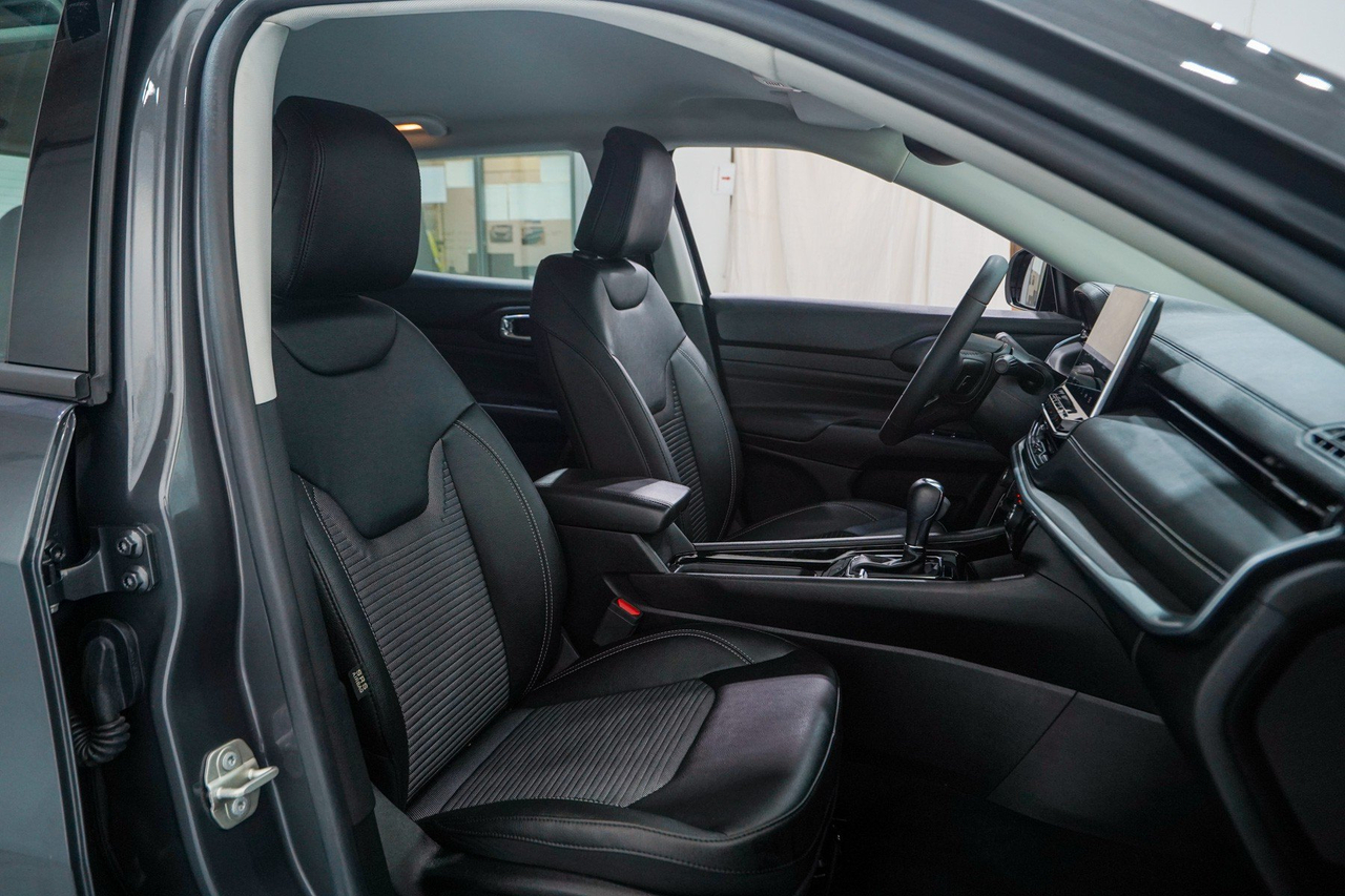Jeep Compass — photo 15