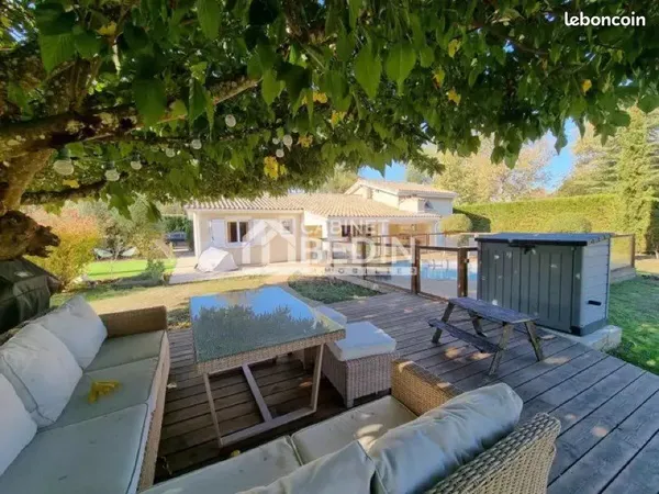 Maison rénovée au calme - Piscine - Grand terrain arboré