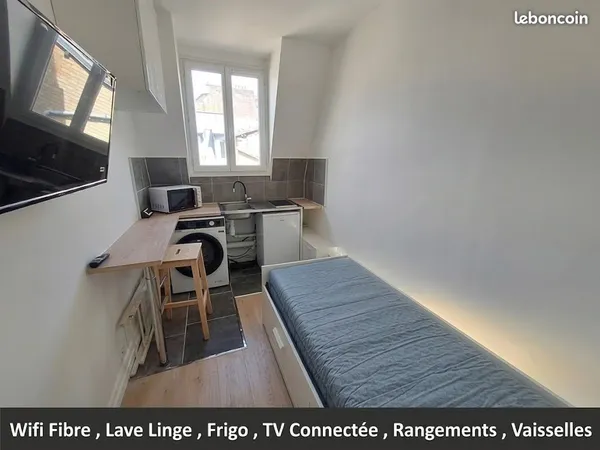 Paris 17 : 10,5m2 meublé neuf - WC - Ascenseur - tt compris