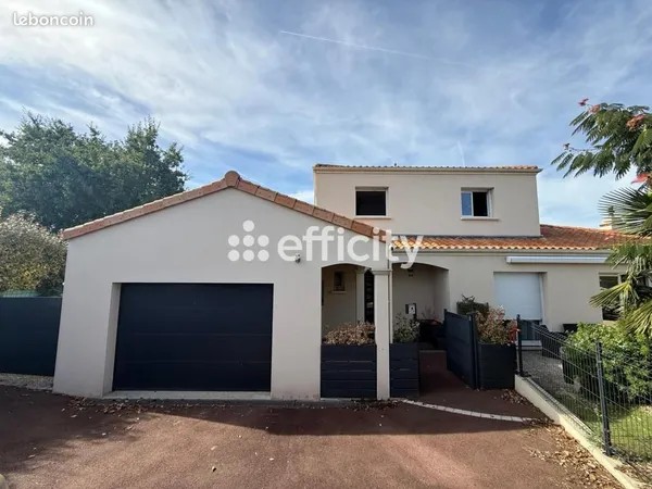 Villa 9 pièces 247 m²