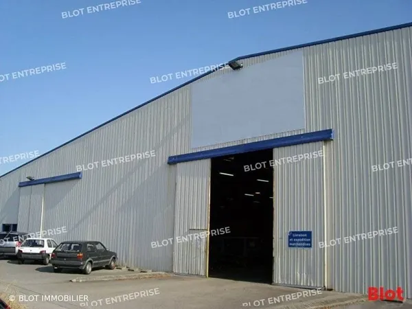 Entrepôt 2900 m²