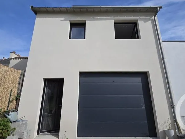 Bâtiment 2 pièces 130 m²