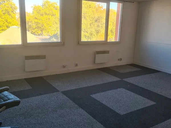 Local professionnel 32 m² à louer - Évry-Courcouronnes