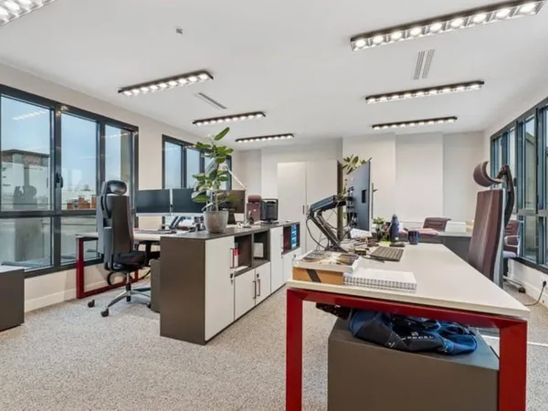Bureaux 593 m²