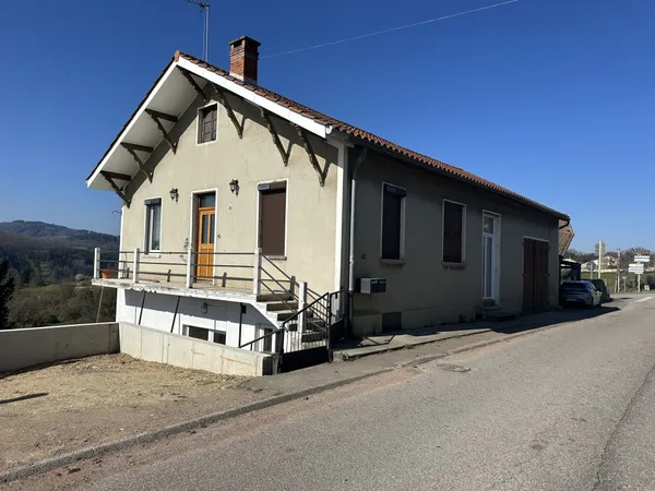 Grande maison de 280 m2 avec fort potentiel, rénovée et à pe