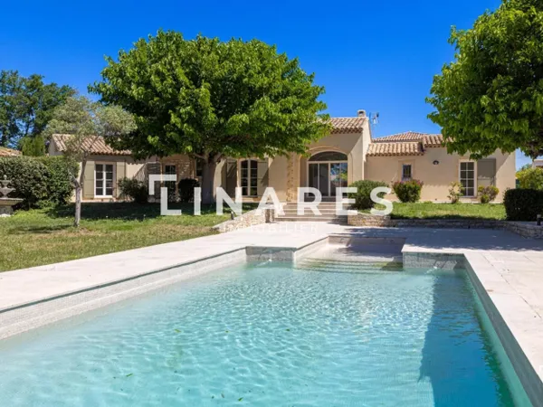 ÉGUILLES CHIC - Maison T6 de 210m2 + Piscine + Terrain 1600m2 -
