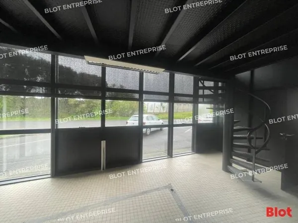 Bureau 99 m²