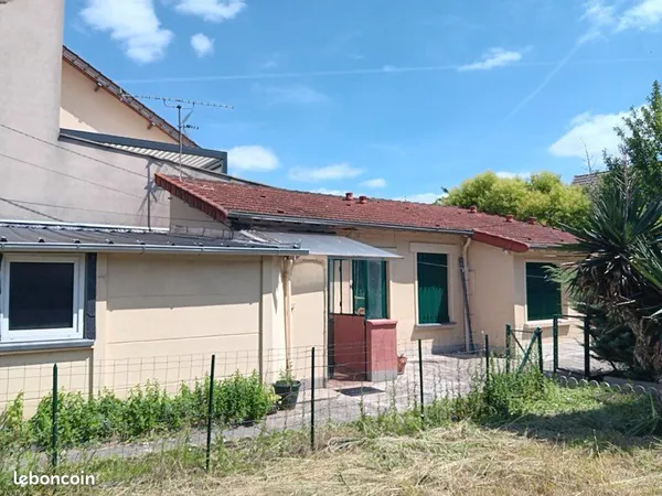 Maison individuelle avec dépendance et garage et jardin