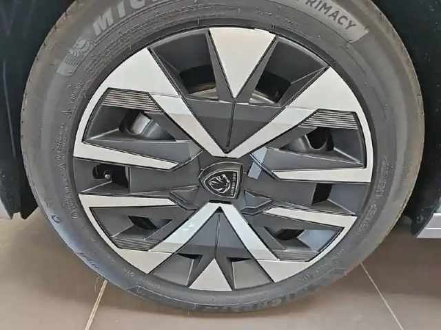 Peugeot 208 turbo 100 ch bvm6 — photo 13