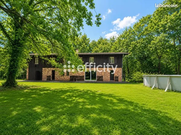 Maison 7 pièces 220 m²