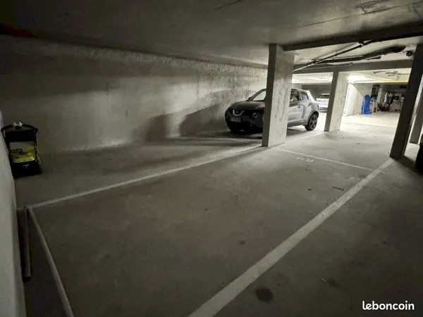 Place de Parking spacieuse et propre - Rives du lez / Port marianne