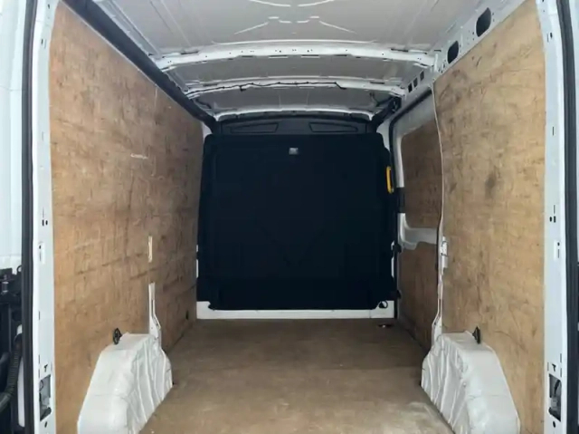 Ford Transit fourgon fg t350 l2h2 2.0 ecoblue 130ch trend — photo 11