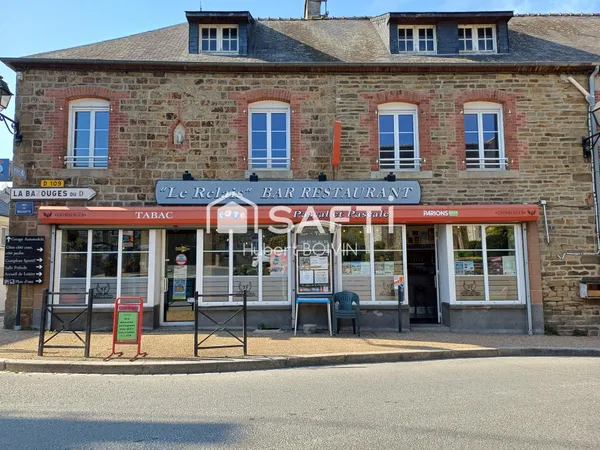 Maison en pierres, couverture en ardoises, plein centre bourg...