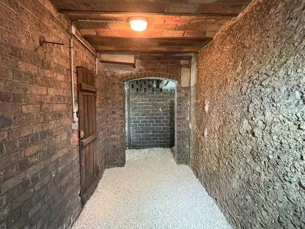 Location grande cave 12m2 saine/sèche Paris