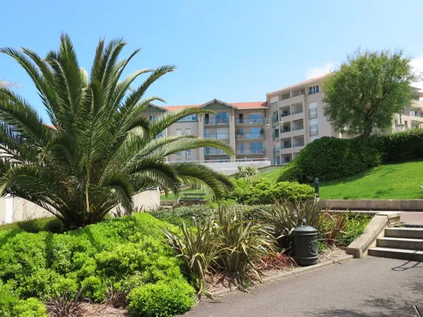 Loue A L'ANNEE hyper centre Biarritz T1bis meublé de 39,50m² avec terrasse, parking et cellier