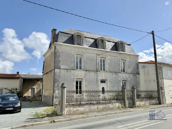 Maison bourgeoise, dépendances et bâtiments de stockage - Fo