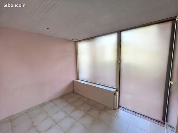 LOCAL COMMERCIAL 51 m² SAINT AYGULF