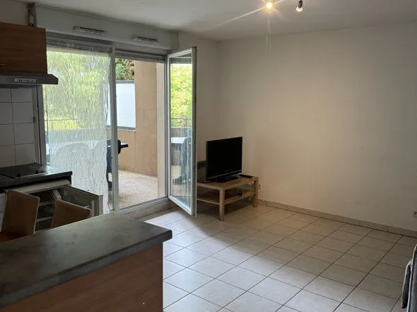 Studio meublé dans résidence sécurisé terrasse , piscine , parking privé