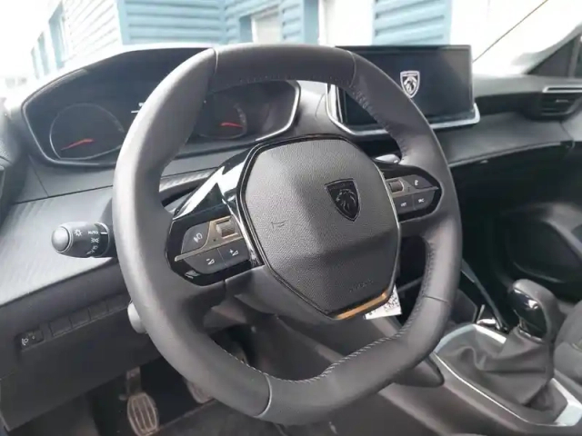 Peugeot 208 puretech 75 s&amp;s bvm5 — photo 9