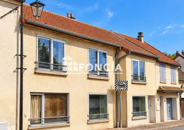 Croissy-Beaubourg centre : Maison ancienne avec jardin de 680 m², DPE C