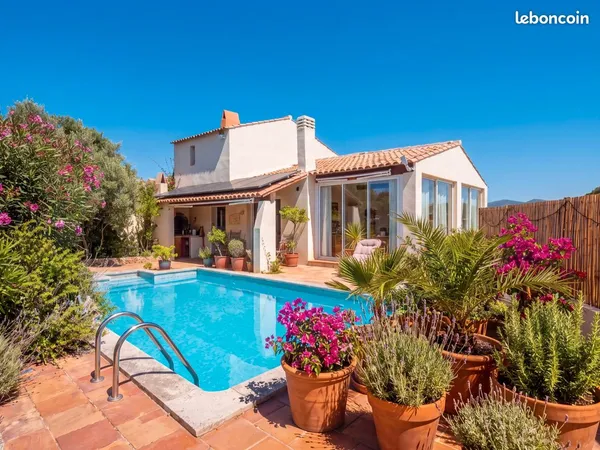 Villa saint-raphael piscine garage et studio