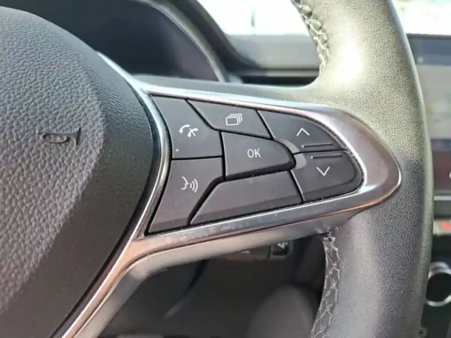 Renault Captur blue dci 115 edc — photo 28