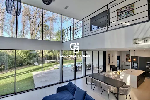 Maison 6 pièces 242 m²