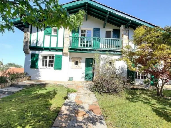 Maison 9 pièces 225 m²