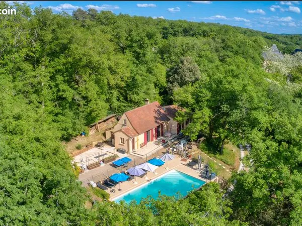 Hôtellerie et restauration Location Simeyrols 2p 35m² 500€