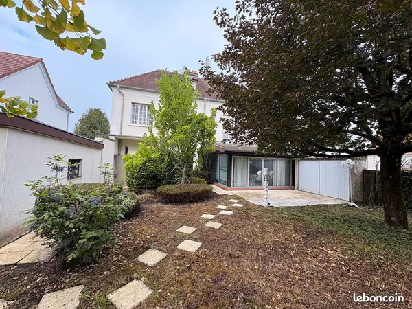 Maison 9 pièces 212 m²