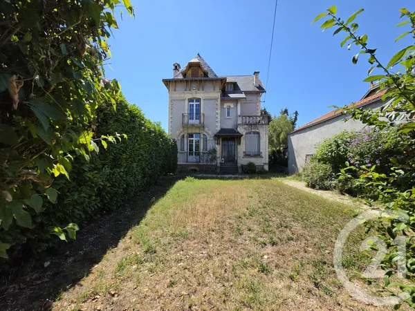 Maison 8 pièces 220 m²