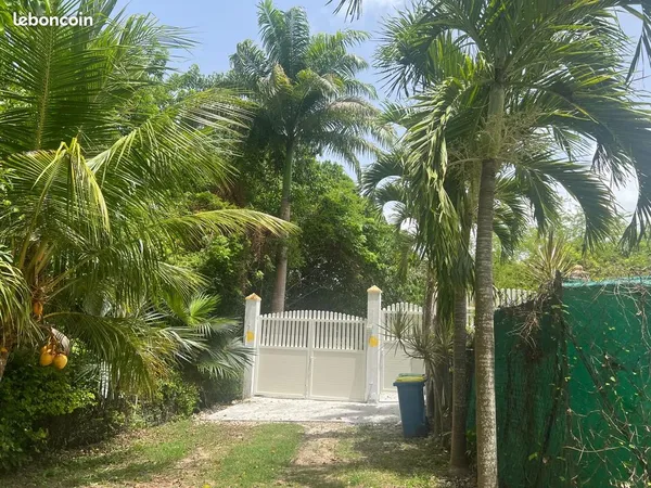 Le MOULE T2/T3 meublé avec grand jardin dans lotissement résidentiel proche de tout