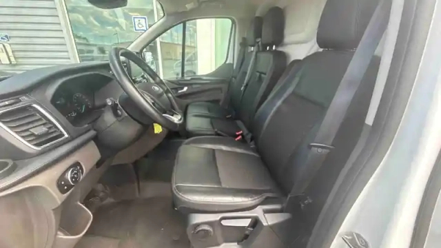 Ford Transit custom fourgon 320 l1h1 2.0 ecoblue 185 bva — photo 4