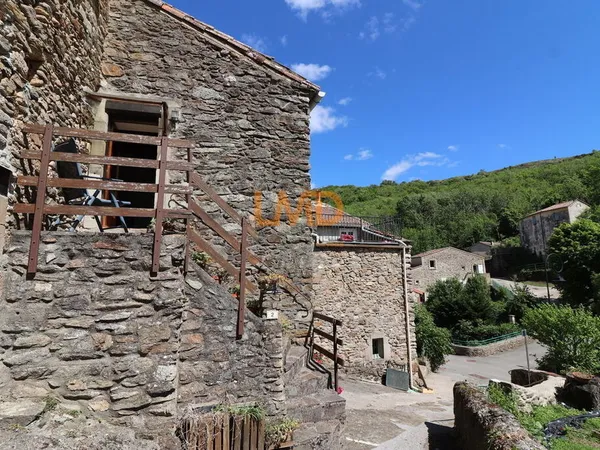 Charmante petite maison en pierre à la campagne