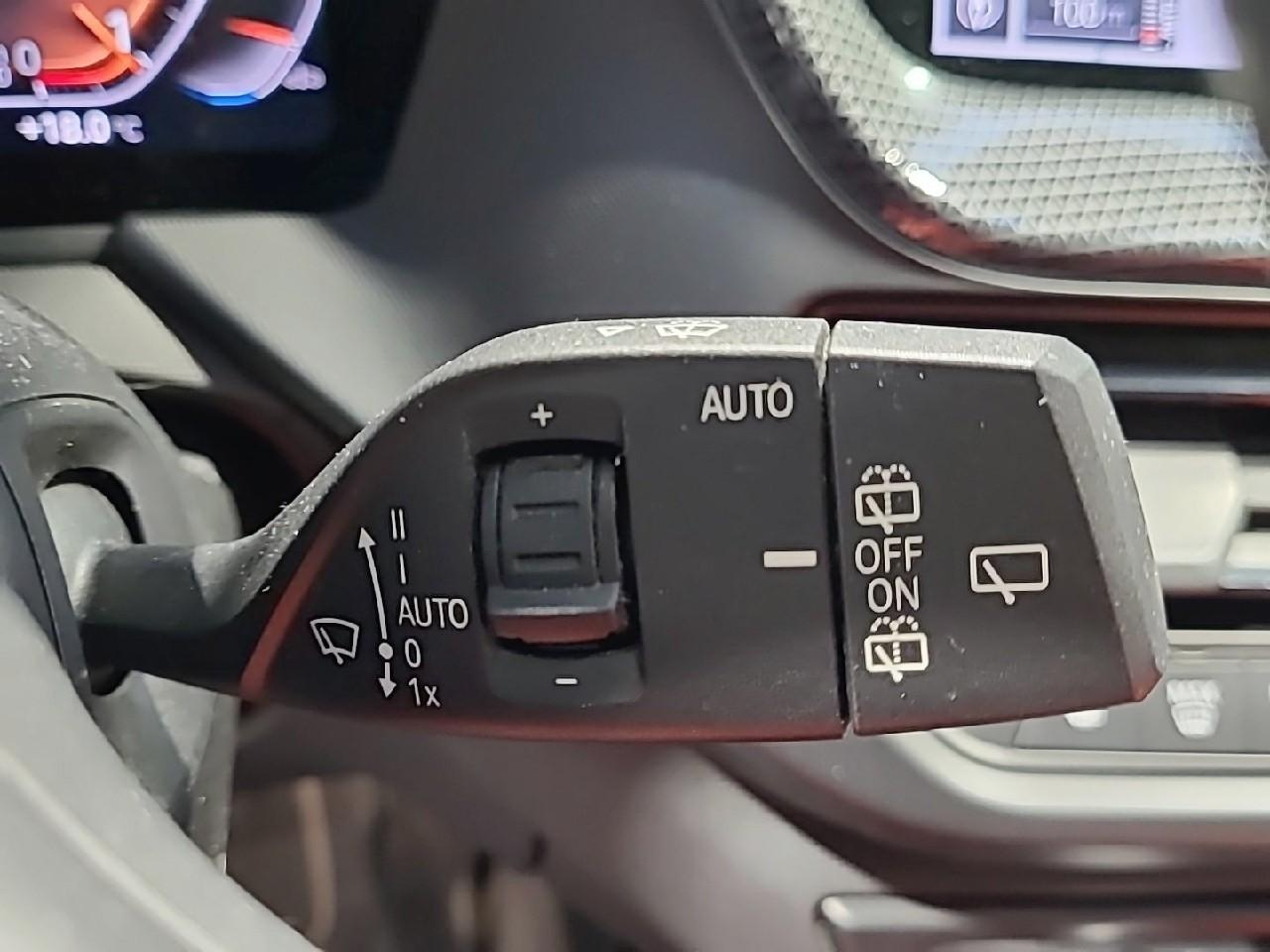 Bmw Serie 1 18i 140 ch dkg7 luxury — photo 22