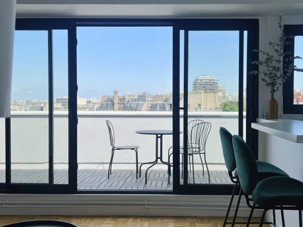 Studio refait à neuf avec Terrasse vue tout Paris 11e